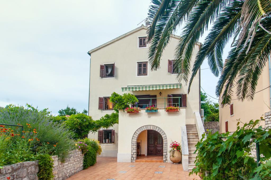 Вілла Family House Lana Осор Екстер'єр фото